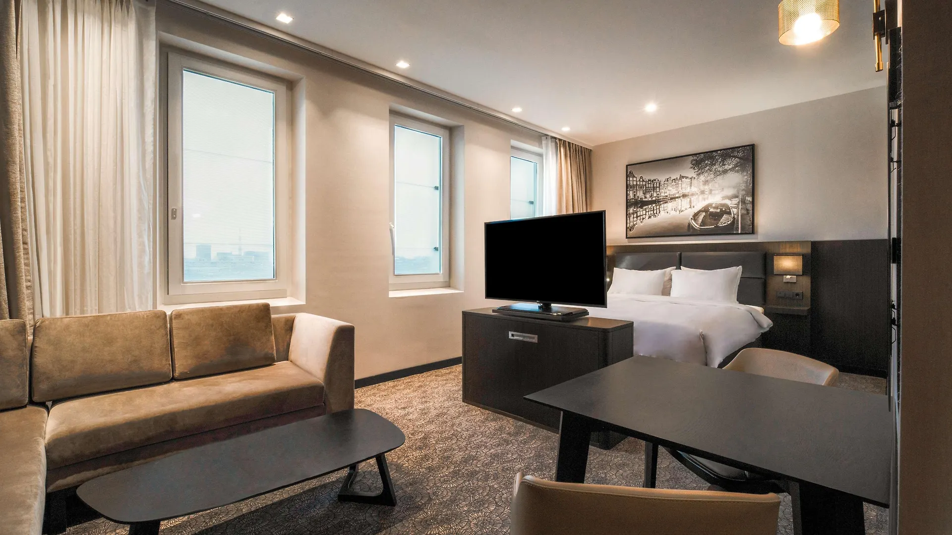 Radisson Hotel And Suites Amsterdam South 4*,